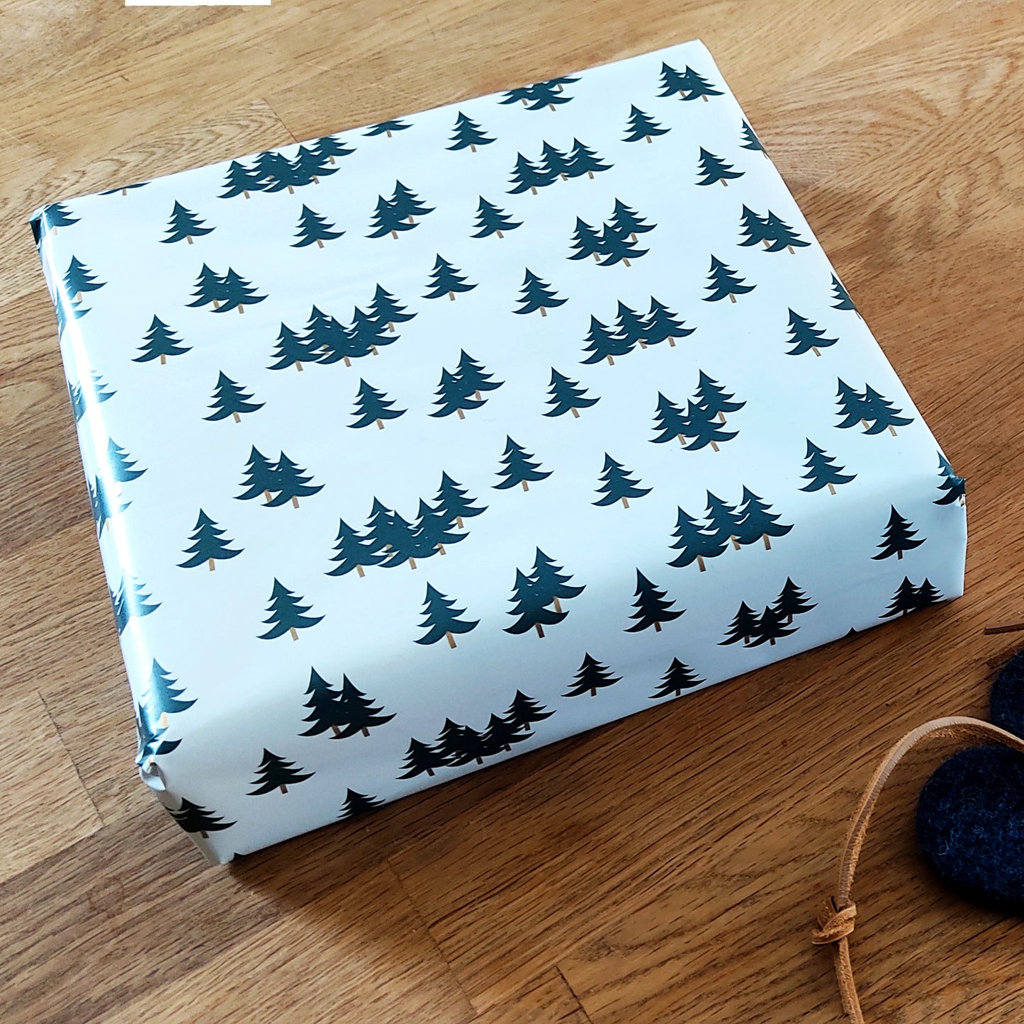 Gift Wrapping - White and Green